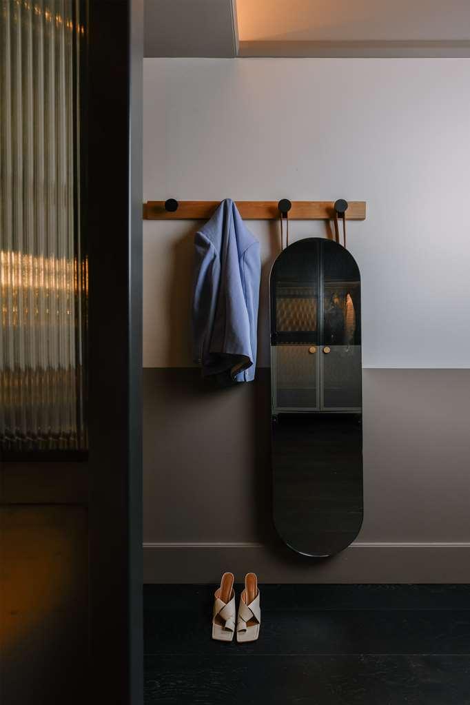 Qt Newcastle Hotel Стая снимка A coat rack