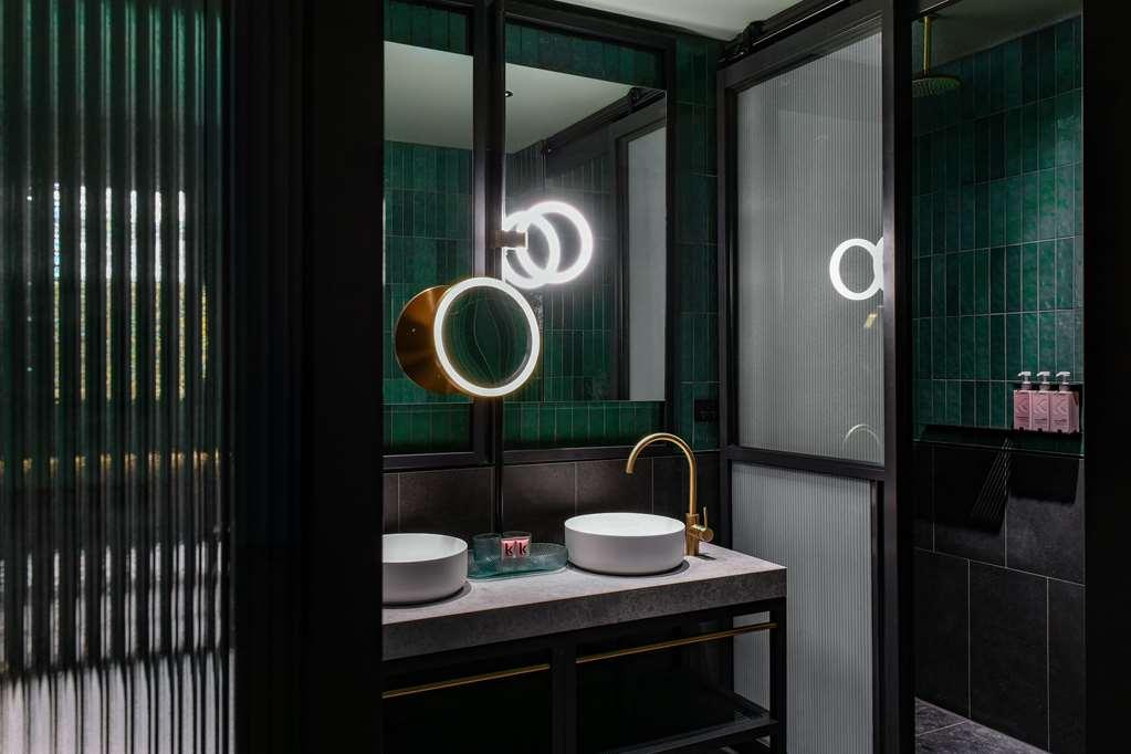 Qt Newcastle Hotel Екстериор снимка Bathroom