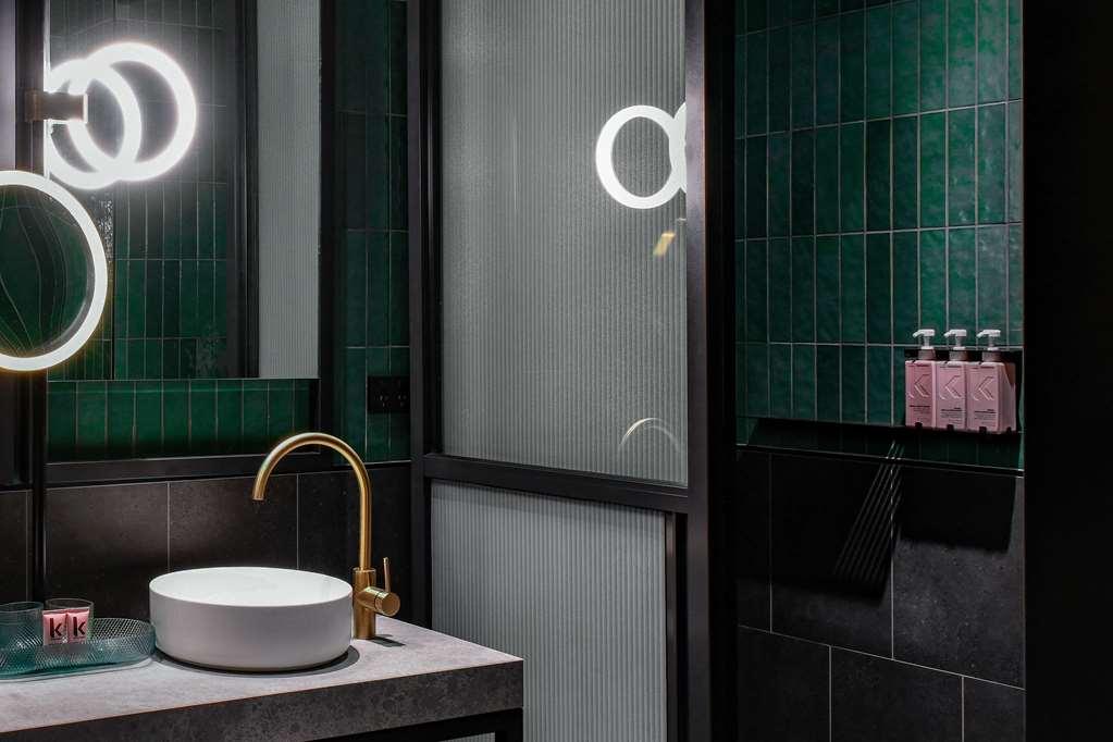 Qt Newcastle Hotel Екстериор снимка Bathroom