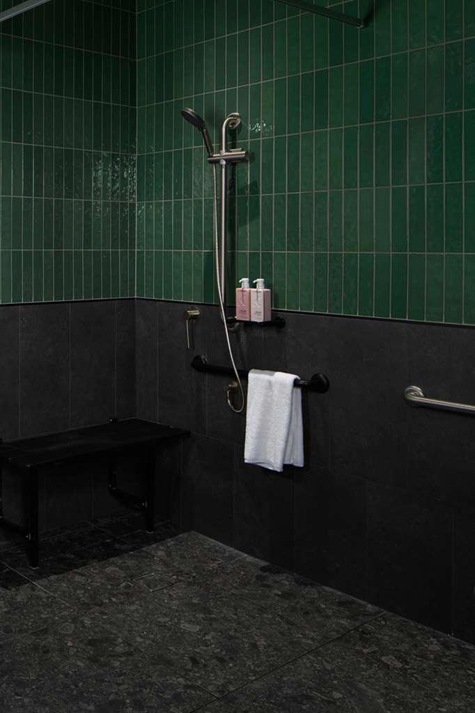 Qt Newcastle Hotel Екстериор снимка A shower in a Japanese onsen