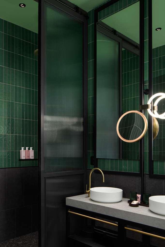 Qt Newcastle Hotel Екстериор снимка Bathroom